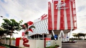 Tune-Hotel-Surabaya-(Red Planet Surabaya)