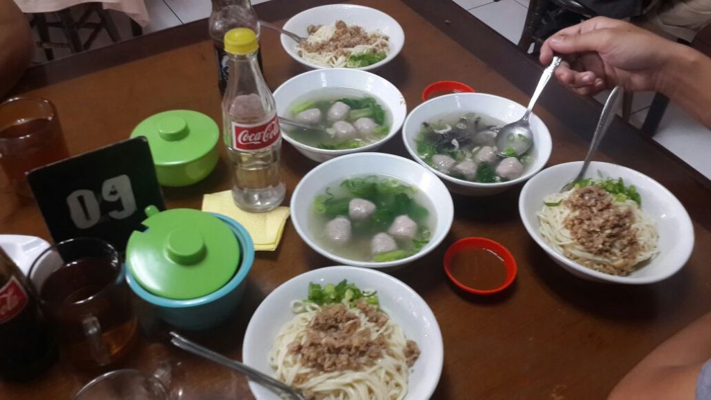 Limakaki Jalan Jalan Ke Tasik Jangan Lupa Mencicipi Bakso Di Kedai