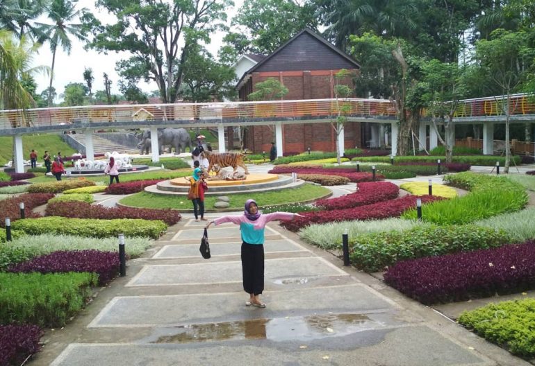 LimaKaki: Taman Karang Resik , Wisata Hits Dan Kekinian Di Kota Tasikmalaya