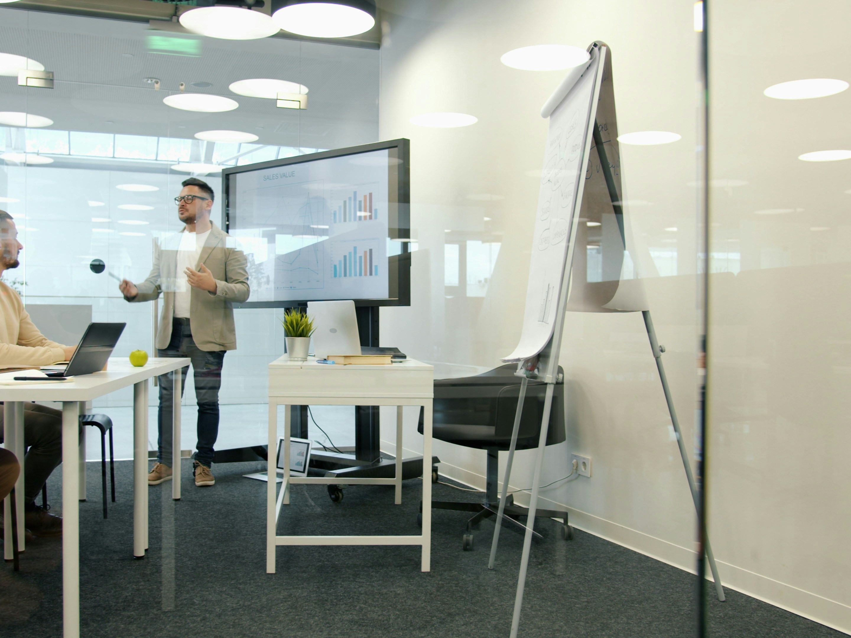 cara menganalisis kebutuhan training (training needs analysis) bagi seorang hrd, dan cara memilih trainer, atau pengajar atau instruktur yang berkompeten di sebuah bidang yang akan kita selenggarakan trainingnya.