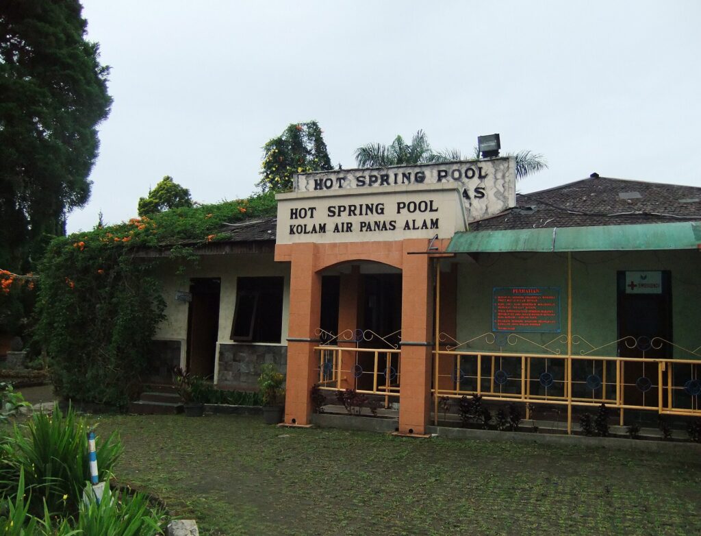 Kolam air panas di Ciater Spa Resort, Subang, dekat Bandung