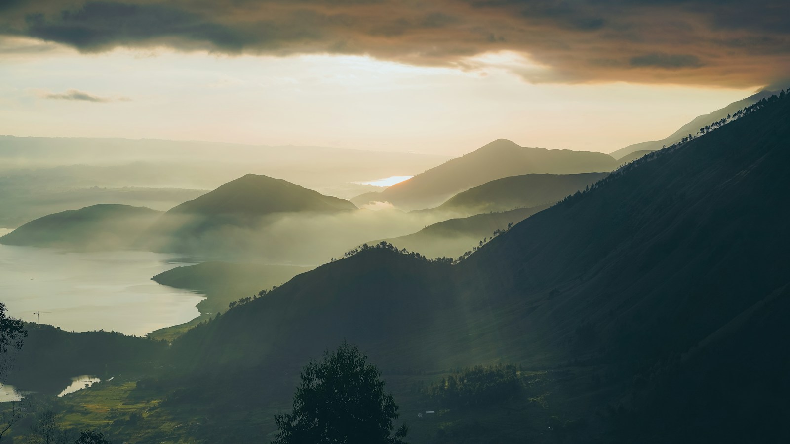 Itinerary Danau Toba 3 Hari 2 Malam: Medan, Parapat, dan Pulau Samosir