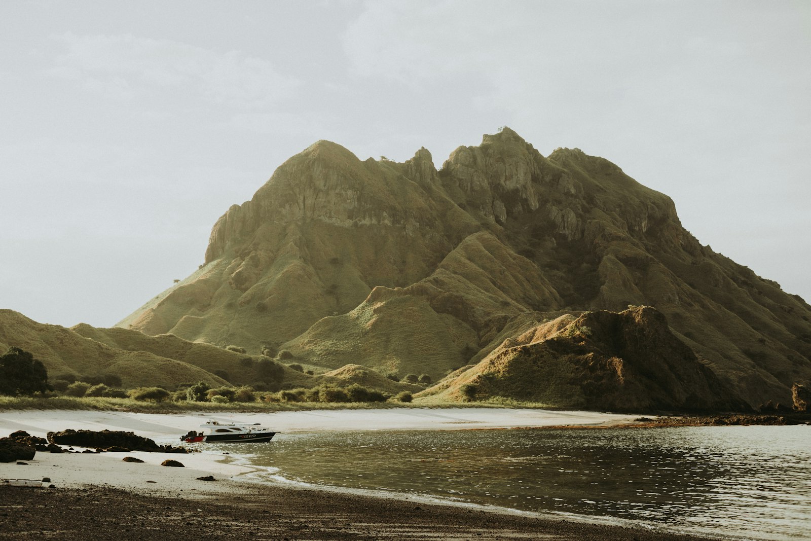 Itinerary Labuan Bajo 3 Hari 2 Malam: Pulau Komodo, Padar, dan Pink Beach