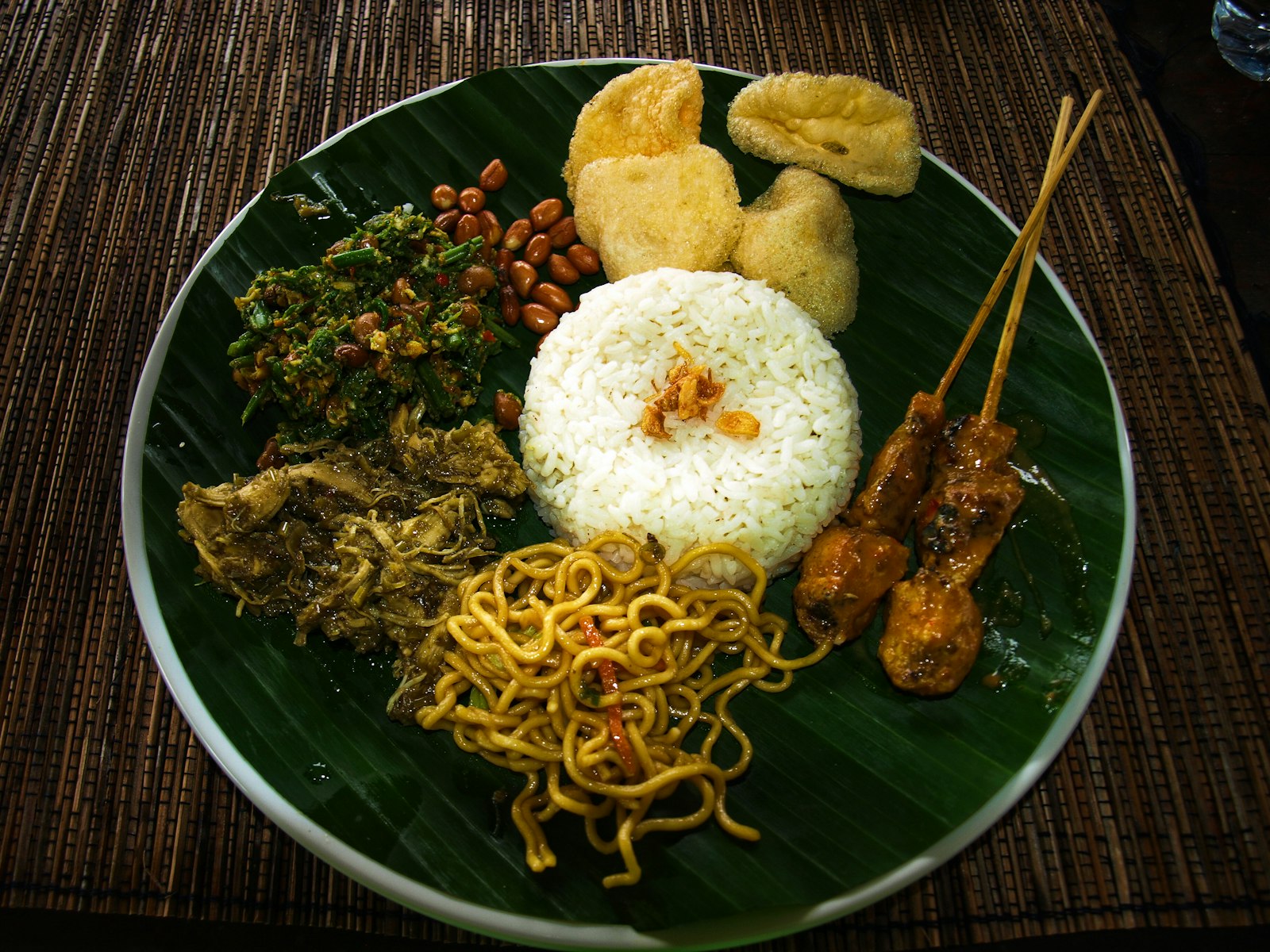 Kuliner Khas Bali yang Wajib Dicoba: Babi Guling hingga Lawar