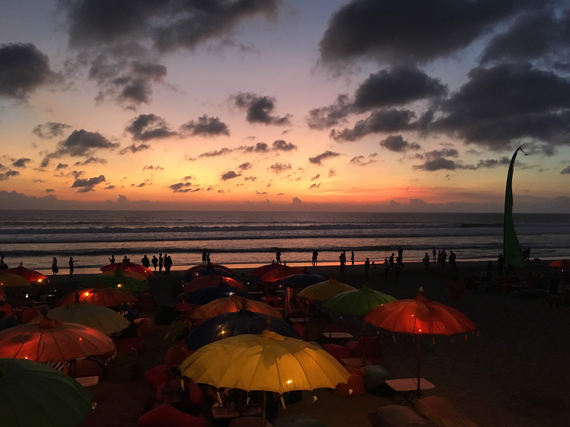Aktivitas Malam di Seminyak dan Canggu: Panduan Lengkap Menikmati Bali Setelah Sunset