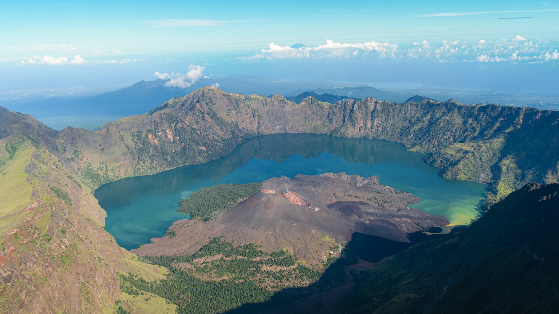 Panduan Trekking Gunung Rinjani: Rute, Biaya, dan Persiapan